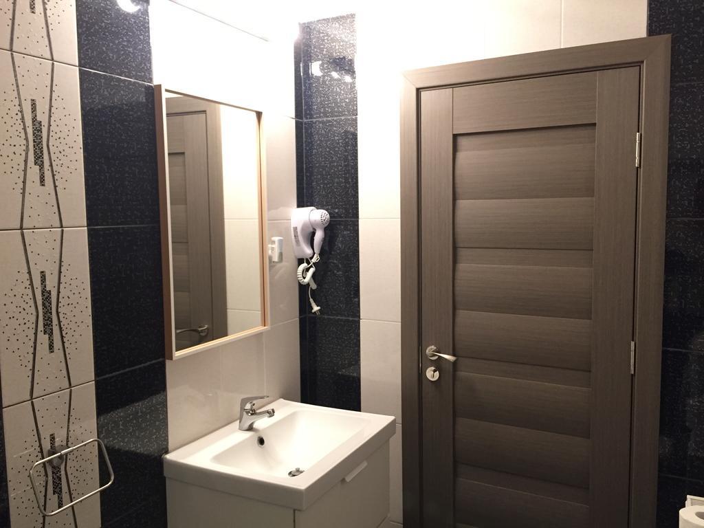 Hotel Mic Bukarest Zimmer foto