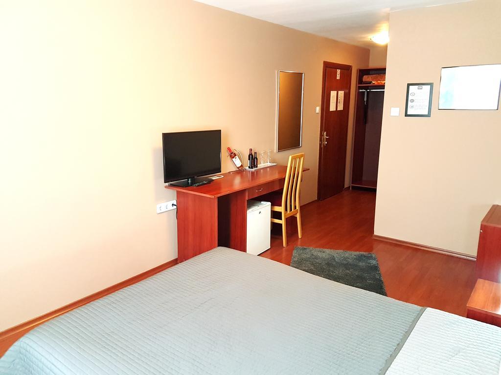 Hotel Mic Bukarest Exterior foto