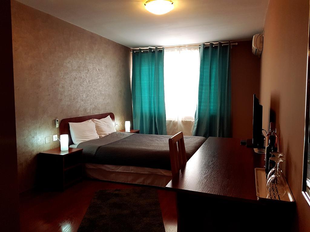 Hotel Mic Bukarest Exterior foto
