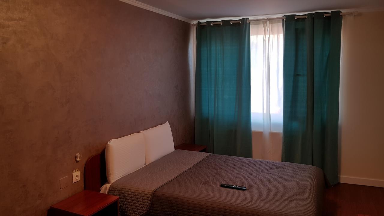 Hotel Mic Bukarest Exterior foto